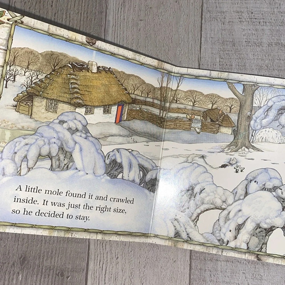 The Mitten hardback kids book - Picture 7 of 10